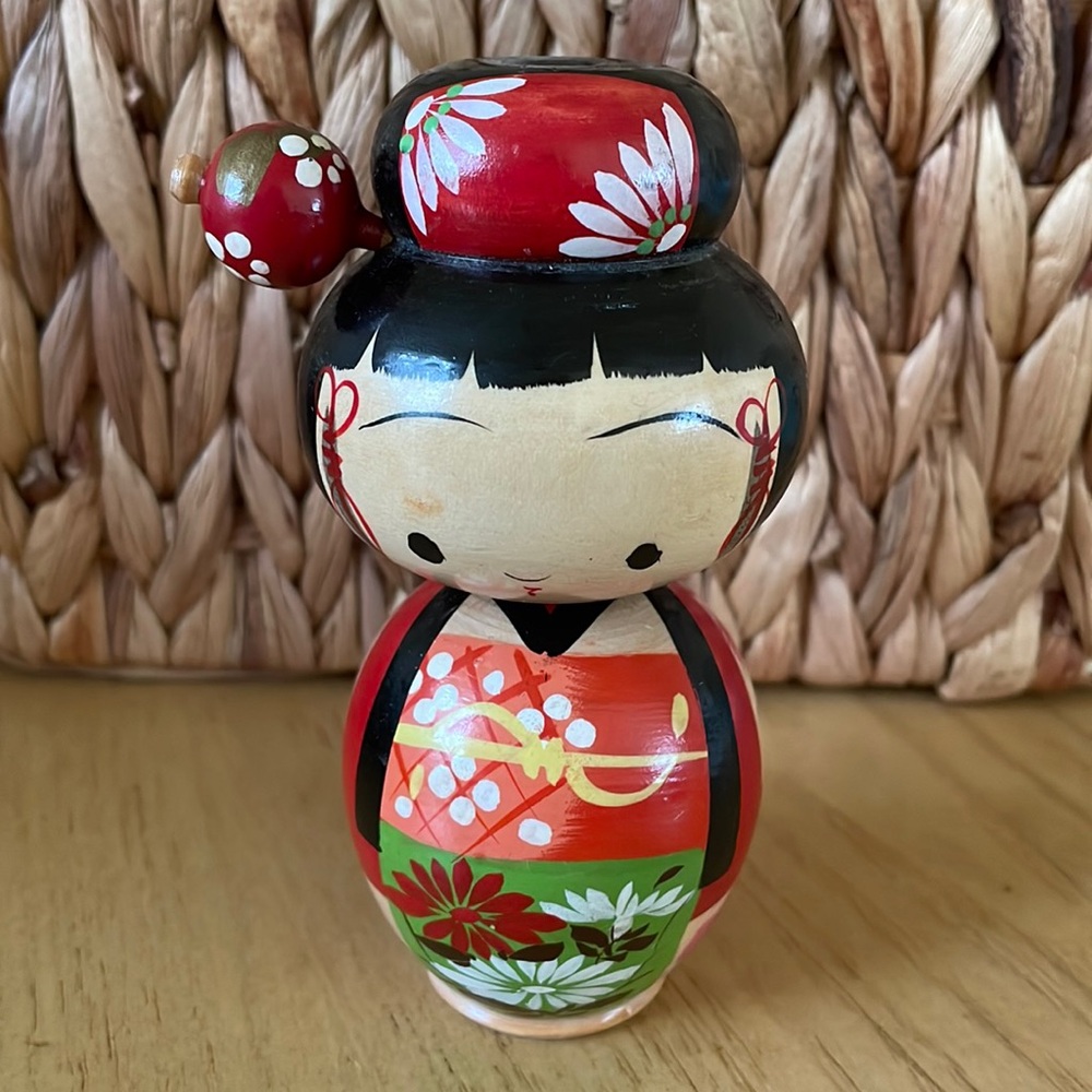 Kokechi Doll wobbly head.